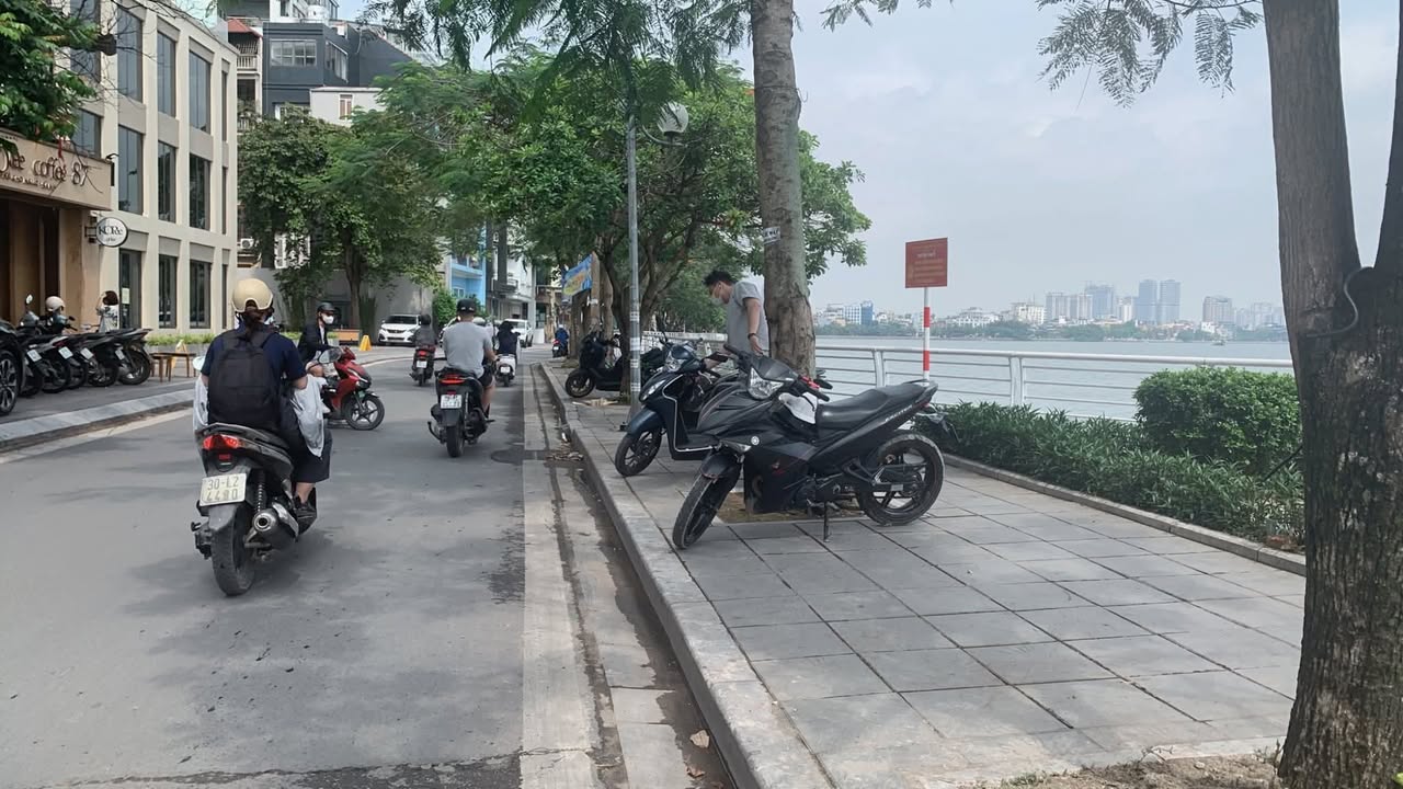 Nhà mặt hồ Tây Hồ 36m² giá thỏa thuận - Khu VIP sầm uất