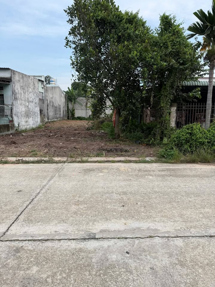 Đất thổ cư Bến Cát 150m² giá 1.9 tỷ - Tiện ích đầy đủ, vị trí thuận lợi!