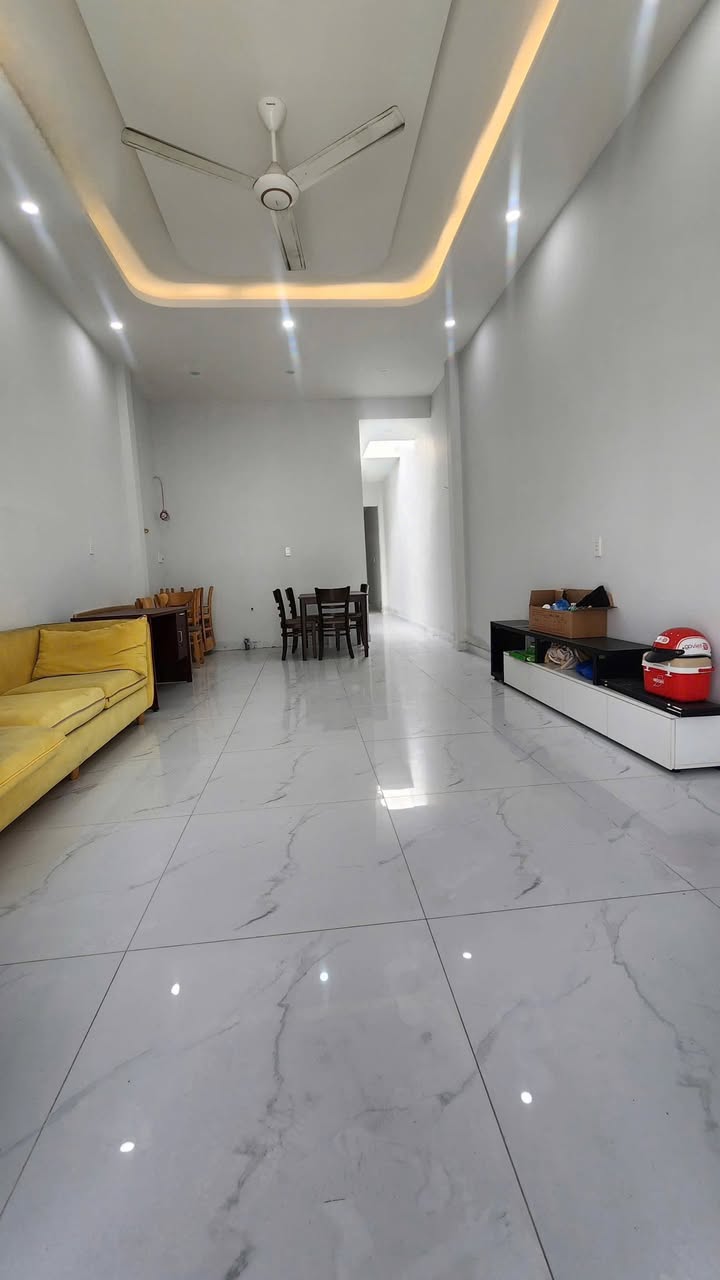 Cho thuê nhà mặt tiền hẻm Linh Xuân 100m² giá chỉ từ 8 triệu/tháng - Kinh doanh thuận lợi!