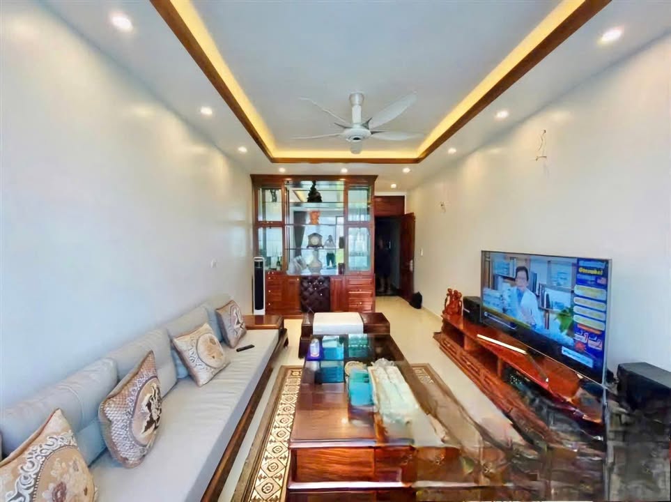 Cho thuê mặt tiền đường Văn Cao Hải Phòng 85m² giá 45 triệu - Vị trí đắc địa với thang máy!