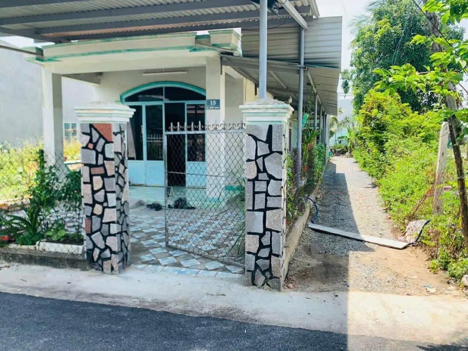 Nhà riêng Ba Ngòi Cam Ranh 126.7m² giá 1 tỷ - Sổ hồng chính chủ