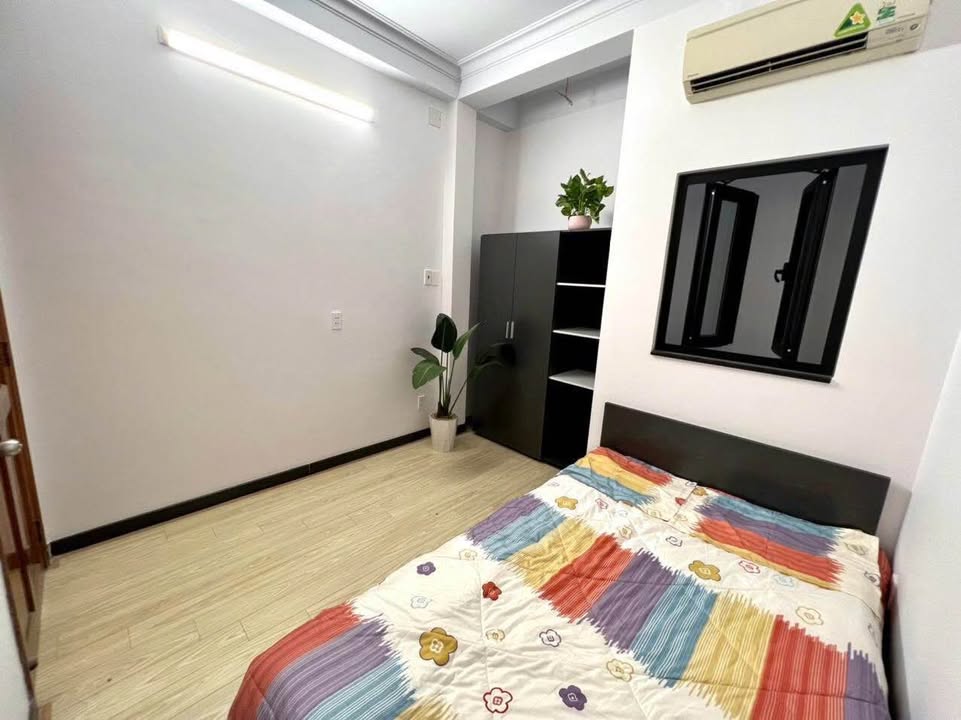 Căn hộ 2PN nguyên lầu tại Nam Kỳ Khởi Nghĩa, Quận 3 - Ban công rộng thoáng