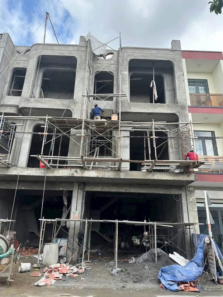 Nhà phố 3 tầng Lê Phong, Dĩ An 68m² giá 5.8 tỷ - Chính chủ bán gấp!