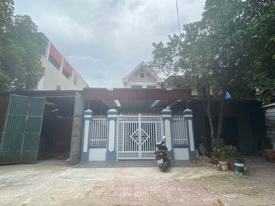 Nhà 2 tầng tại ngõ Nguyễn Văn Cừ, Ninh Bình 105,6m² giá 5.15 tỷ - Chính chủ bán gấp!