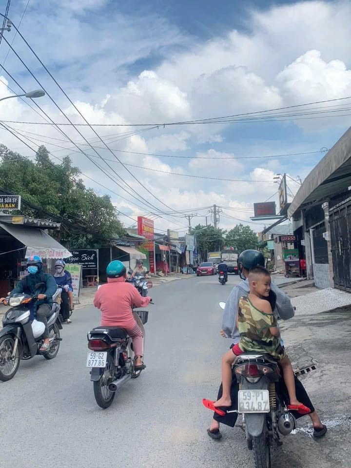 Nhà mặt tiền đường Trịnh Thị Miếng, Hóc Môn 80m² giá 8 triệu - Kinh doanh thuận lợi!