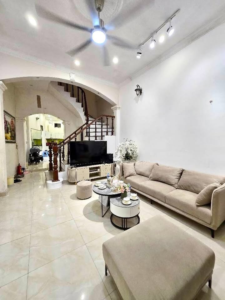 Nhà riêng 4 tầng Khâm Thiên 60m² giá 12 tỷ - Ngõ nông thông thoáng, đầy đủ tiện ích!