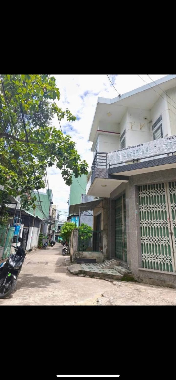 Nhà 2 tầng góc hẻm rộng 5m tại Tây Sơn, Quy Nhơn giá 2.4 tỷ - Sẵn sàng giao dịch!