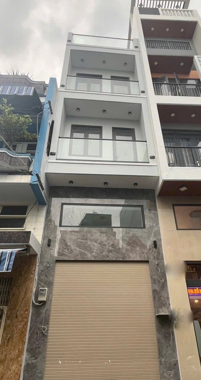 Nhà Mặt Tiền Kinh Doanh Lạc Long Quân, Quận 11, Diện Tích 39m² Giá 10.5 Tỷ - Sẵn Sàng Kinh Doanh!