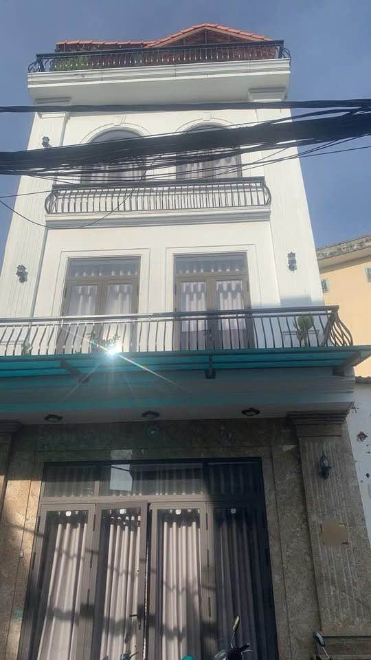 Nhà 4 tầng Cù Chính Lan, Đà Nẵng 41m² giá 5 tỷ - Thiết kế sang trọng, sẵn sàng vào ở!