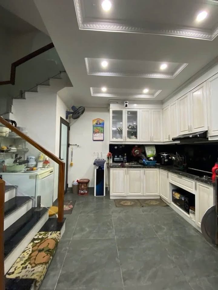 Nhà 6 tầng Thạch Bàn 52m² giá thỏa thuận - Vị trí đẹp, tiện nghi sống tuyệt vời!