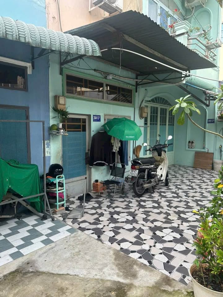 Nhà cấp 4 Hẻm 260 Bà Hom, Quận 6, 32m² giá 3.8 tỷ - Sân rộng, gần chợ Phú Lâm!