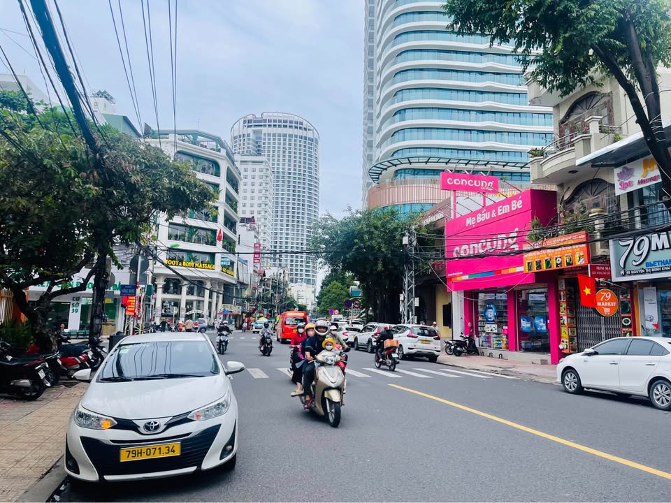 Bán FrontHouse mặt tiền Nguyễn Thị Minh Khai 220m² giá 63 tỷ - Vị trí đắc địa gần biển