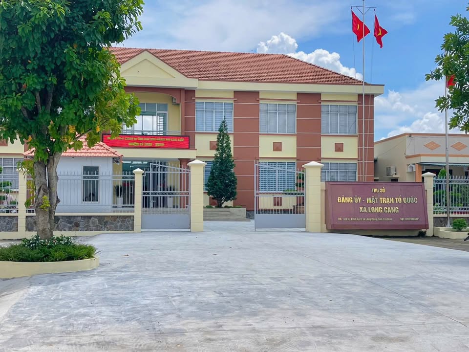 Nhà cấp 4 mặt tiền đường DT835C, 240m² chỉ 3.6 tỷ - Đầu tư sinh lời ngay!