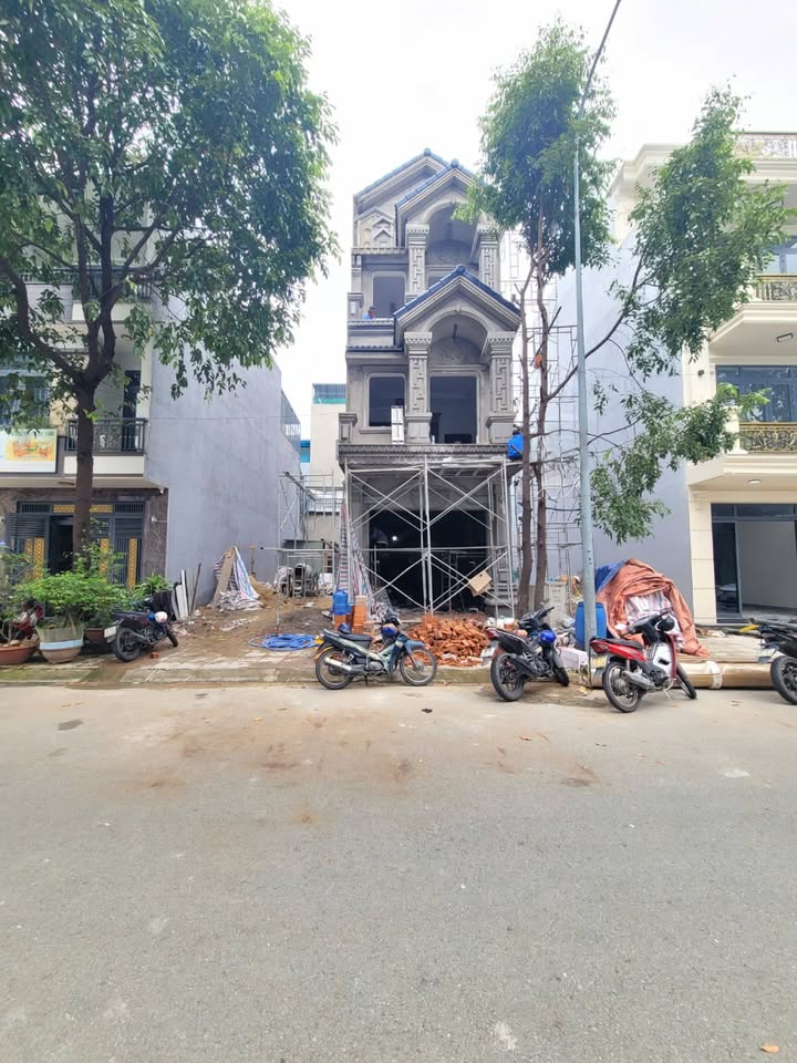 Nhà 1 trệt 2 lầu gần Vincom 550, 78,7m² giá 6,8 tỷ - Full nội thất sang trọng!