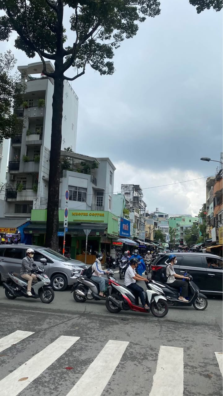 Nhà mặt tiền Nhật Tảo, Q.11, 200m² giá 120 triệu - Đầu tư sinh lời lý tưởng!