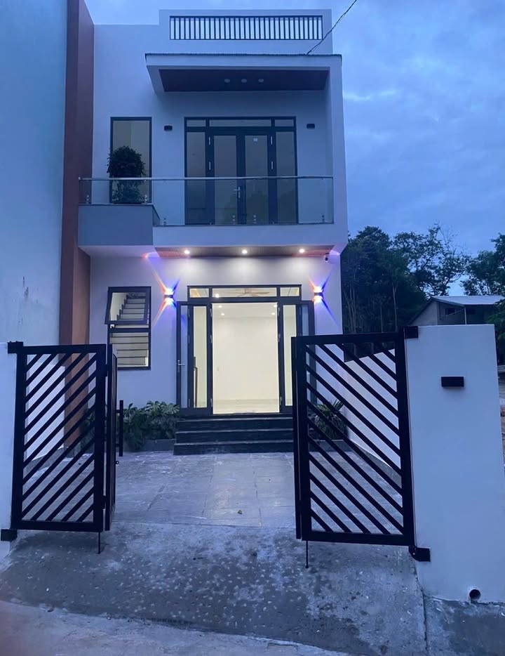 Nhà 2 Tầng Mới Đẹp Đường Vũ Ngọc Phan - Thủy Xuân 100m² giá 2.89 Tỷ - Thiết kế hiện đại, ở ngay!