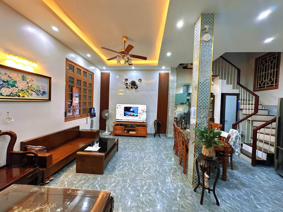 Nhà mặt phố Hào Nam 50m² giá 13.2 tỷ - Lô góc 3 mặt thoáng