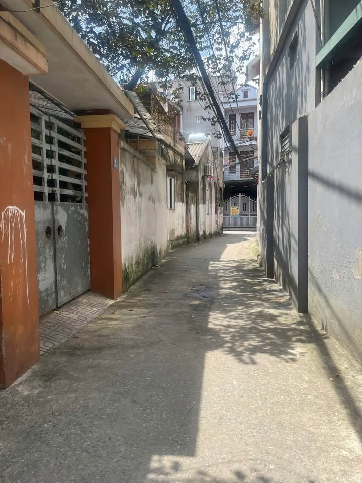 Đất Ngô Gia Tự Long Biên 70m² giá 6.9 tỷ - Mặt tiền đẹp, giao thông thuận lợi!