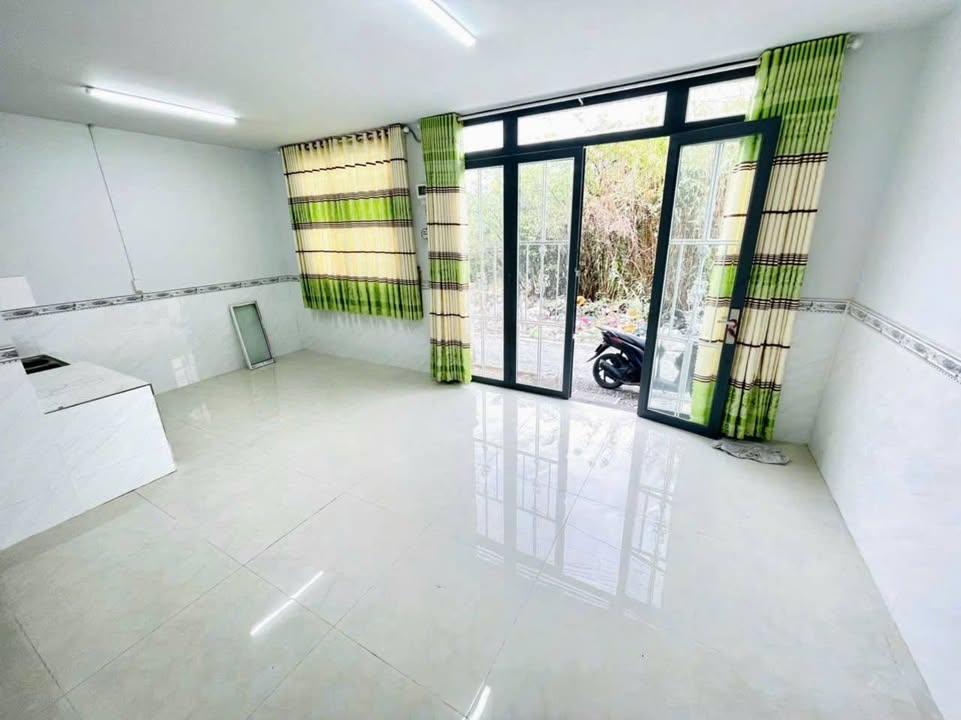 Nhà cho thuê góc 2 mặt tiền Nguyễn Văn Cừ, 50m² giá 5.5 triệu - Tiện nghi đầy đủ!