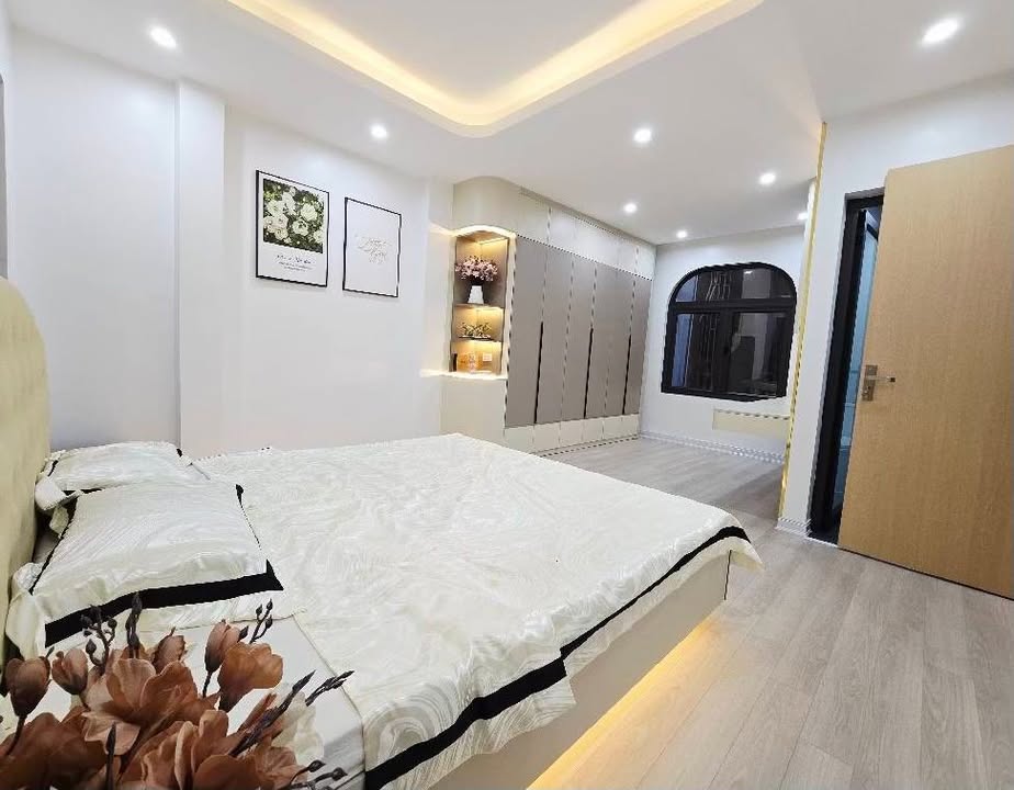 Nhà đẹp Đống Đa 31m² 5 tầng giá chỉ 9.3 tỷ - Gần lăng Bác và ga Hà Nội!