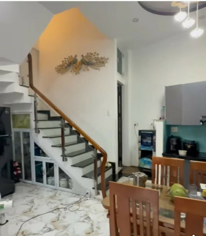 Nhà 4 tầng Cù Chính Lan 41m² giá 5.25 tỷ - Kinh doanh sầm uất, nội thất cao cấp!