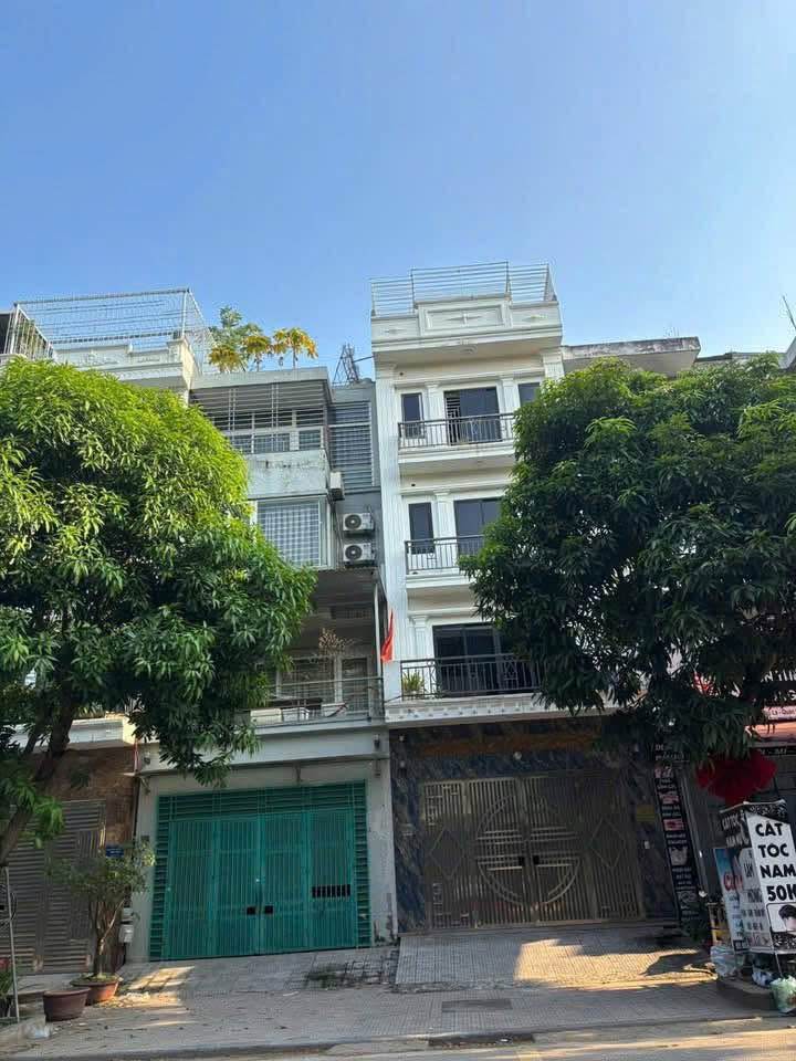 Nhà liền kề Văn Phú Hà Đông 90m² giá 21 tỷ - Hoàn thiện đẹp, chính chủ!