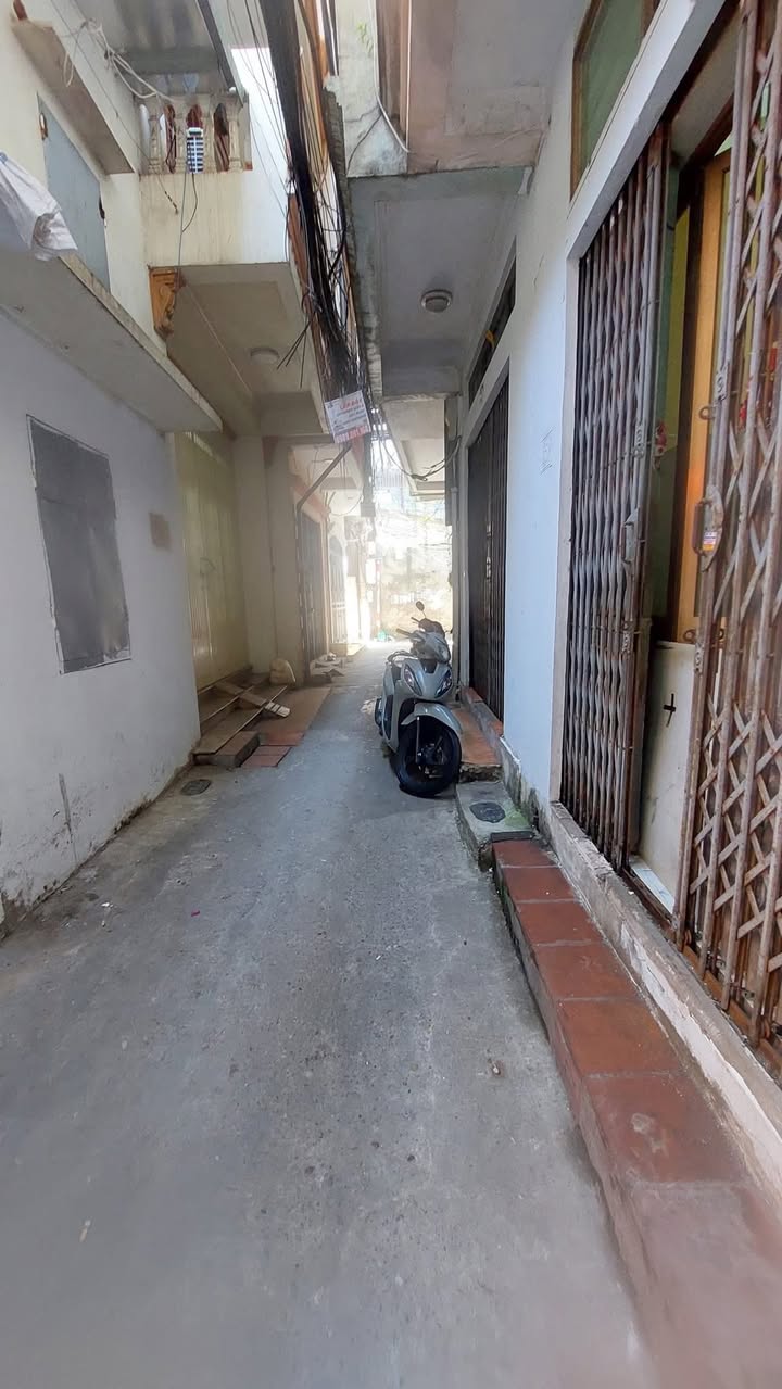 Nhà lô góc Gốc Đề, Hoàng Mai 30m² giá 6.6 tỷ - Sổ đỏ đẹp, thương lượng!