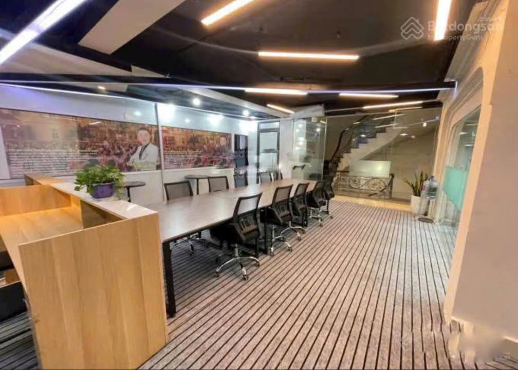 Văn phòng cho thuê tại Đường Láng, Đống Đa 340m² - Tòa nhà chuyên nghiệp, giá chỉ 40 triệu/tháng!