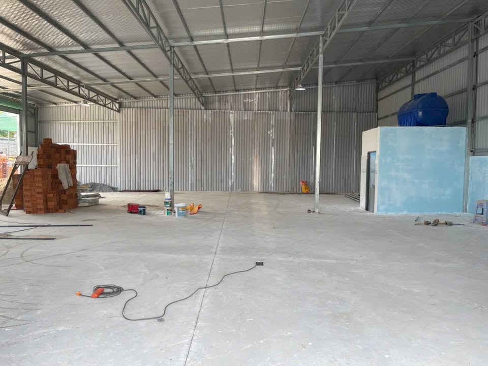 Cho thuê xưởng 300m² Bà Điểm Hóc Môn - Giá chỉ 18 triệu/tháng!