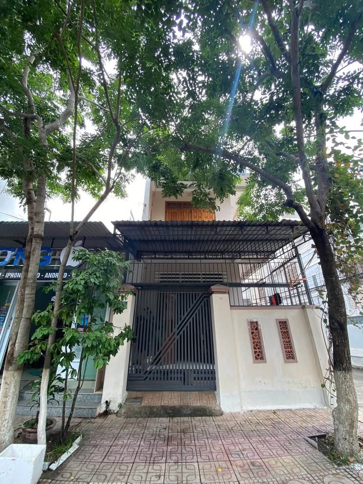 Nhà 2 mặt tiền đường Nguyễn Hiền Bắc Nha Trang 95,5m² giá 15 tỷ - Sẵn sàng ở ngay!