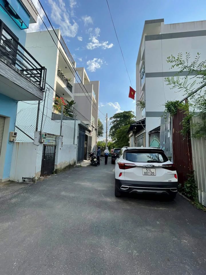 Đất nền H63 Đường 11 Thủ Đức 68m² giá 6.4 tỷ - Vị trí đẹp, gần chợ!