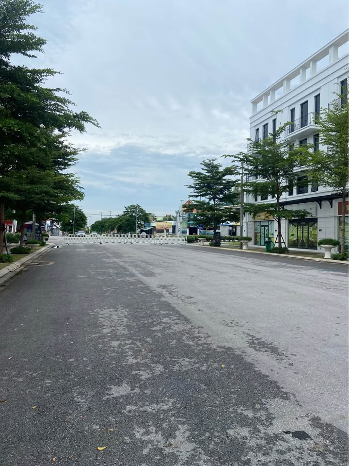 Shophouse Vlasta Sầm Sơn 97.5m² giá 6 tỷ - Vị trí đắc địa, đầu tư sinh lời!