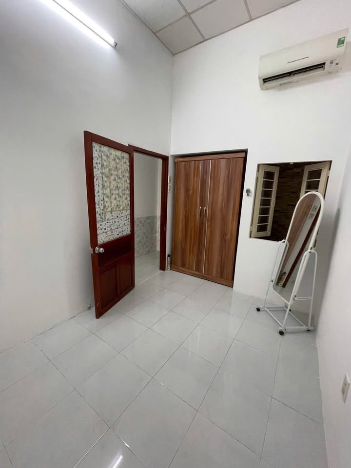 Nhà cho thuê hẻm ô tô Phước Long, Nha Trang 2PN chỉ 5.5 triệu - Full nội thất tiện nghi!