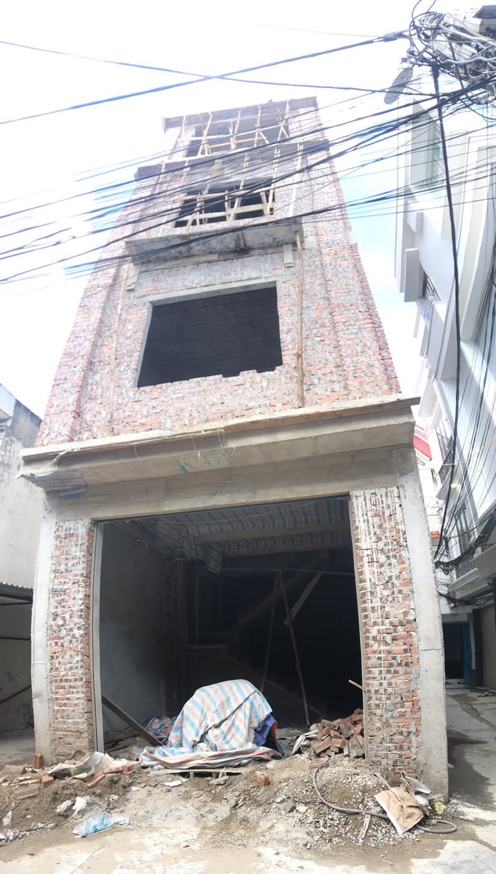 Nhà 4 tầng độc lập Khúc Hạo 49m² giá 3.7 tỷ - Lô góc 2 mặt thoáng!