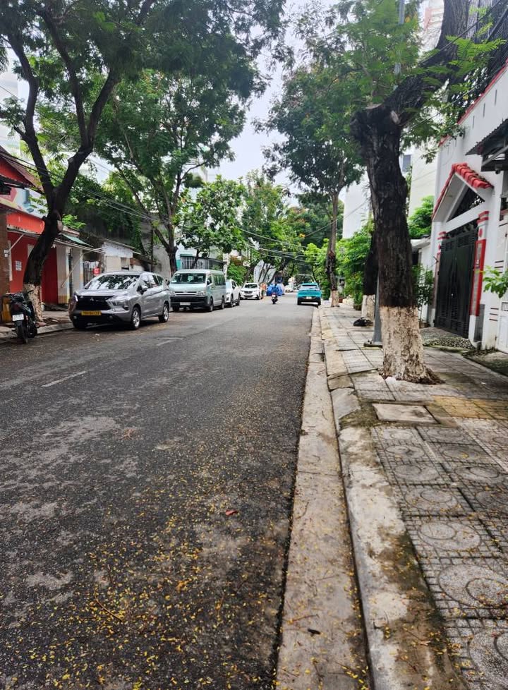 Bán đất đường Dương Quảng Hàm, Nha Trang 85m² giá 6.9 tỷ - Tiện ích đa dạng xung quanh!