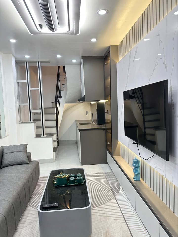 Nhà 5 tầng tại Đống Đa 16m² giá 4.48 tỷ - Vị trí trung tâm thuận lợi!