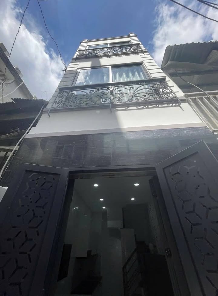 Nhà phố Cầu Kho Quận 1, 14m² giá 4.5 tỷ - Nhà mới sửa, nội thất đầy đủ!