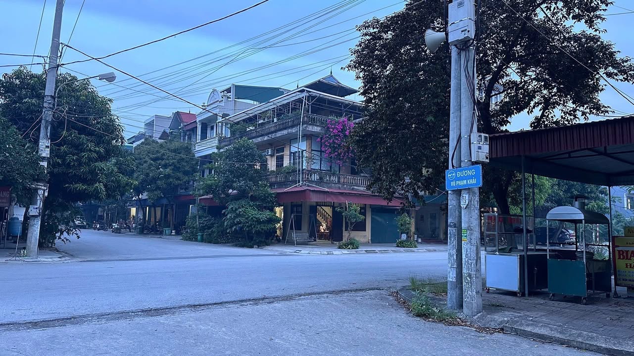 Đất phân lô Vĩnh Tiến, Hoa Lư 100m² giá 2 tỷ - Hạ tầng hoàn chỉnh, dân cư đông đúc!