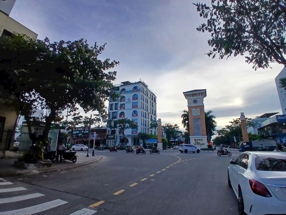 Khách sạn 10 tầng mặt tiền Trần Quang Diệu, Đà Nẵng, 102m² giá 32 tỷ - Doanh thu 220 triệu/tháng!