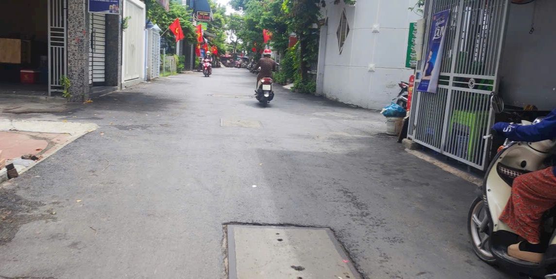 Nhà 2 tầng Nguyễn Chí Thanh Đà Nẵng 122m² giá 6.3 tỷ - Kiệt ô tô quay đầu, gần sông Hàn!