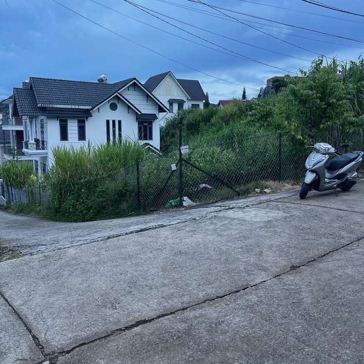 Đất Nam Hồ Đà Lạt 200m² giá 7.5 tỷ - Cơ hội đầu tư tuyệt vời!