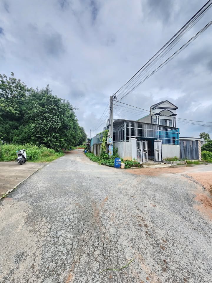 Nhà cấp 4 mặt tiền đường Tân Phước Khánh 52, 181.4m² giá 2.85 tỷ - Sổ hồng riêng, hỗ trợ vay 80%