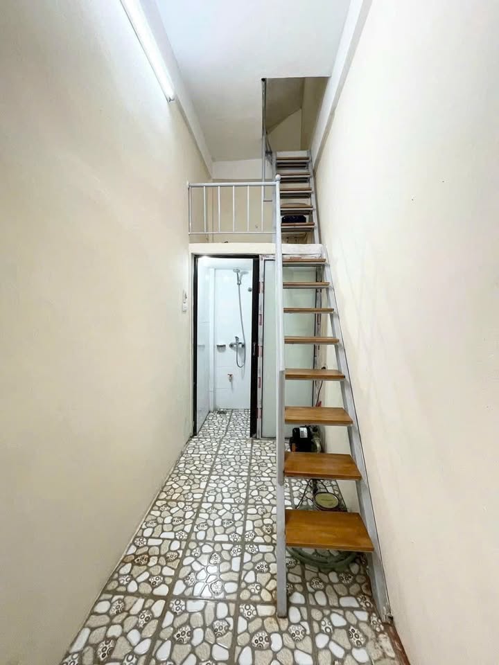 Nhà nguyên căn 4 tầng phố Nguyễn Chính, 12m² - Thích hợp cho thuê ngay!