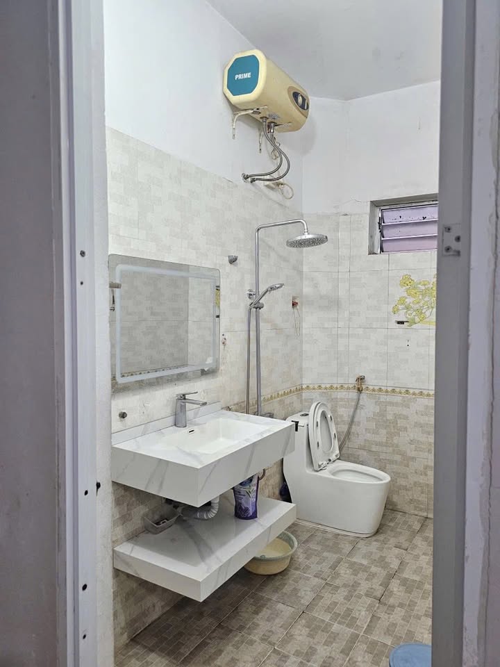 Nhà cho thuê 3 tầng tại Khai Quang - Vĩnh Yên chỉ 6 triệu/tháng - Trung tâm thành phố thuận tiện!