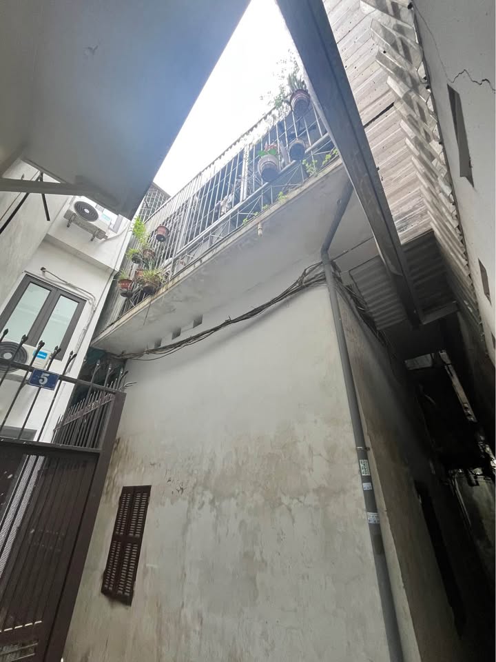 Bán đất tặng nhà 3 tầng tại Khâm Thiên, Đống Đa, 23m² giá 4.65 tỷ - Sổ đỏ chính chủ!