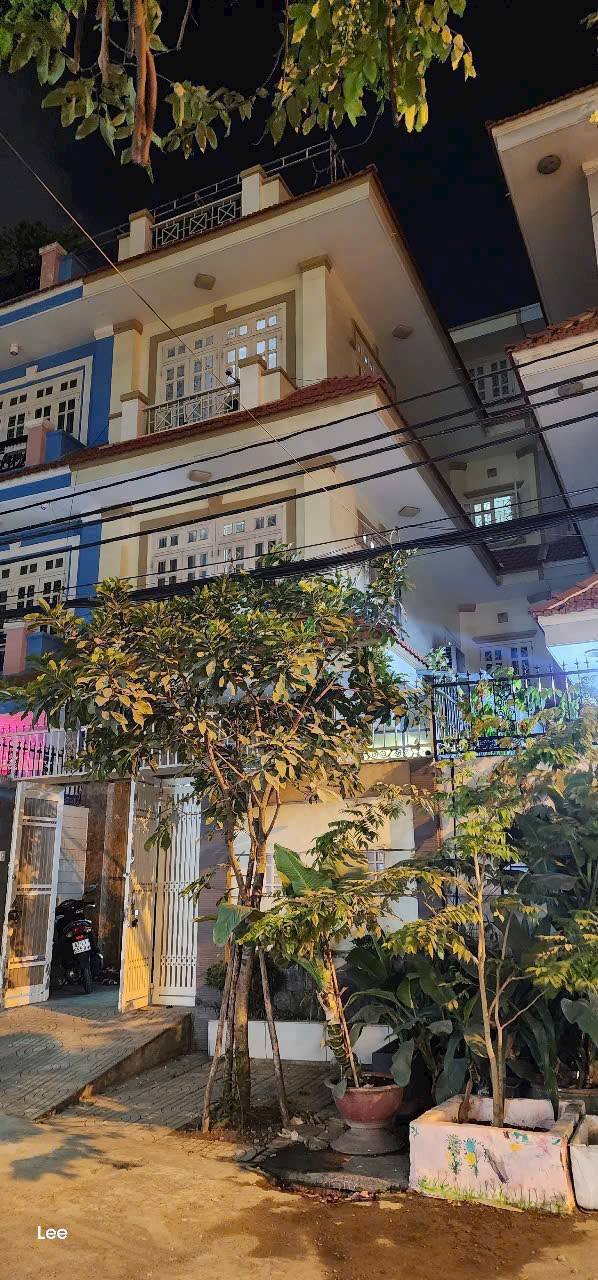 Nhà phố Tạ Quang Bửu 120m² giá 19.8 tỷ - Khu VIP, an ninh tốt!