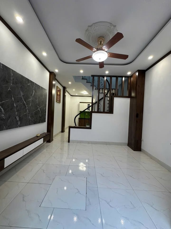 Nhà lô góc 3,5 tầng Phụng Châu 34m² giá chỉ 3,2 tỷ - Thiết kế thông minh, không gian thoáng đãng!