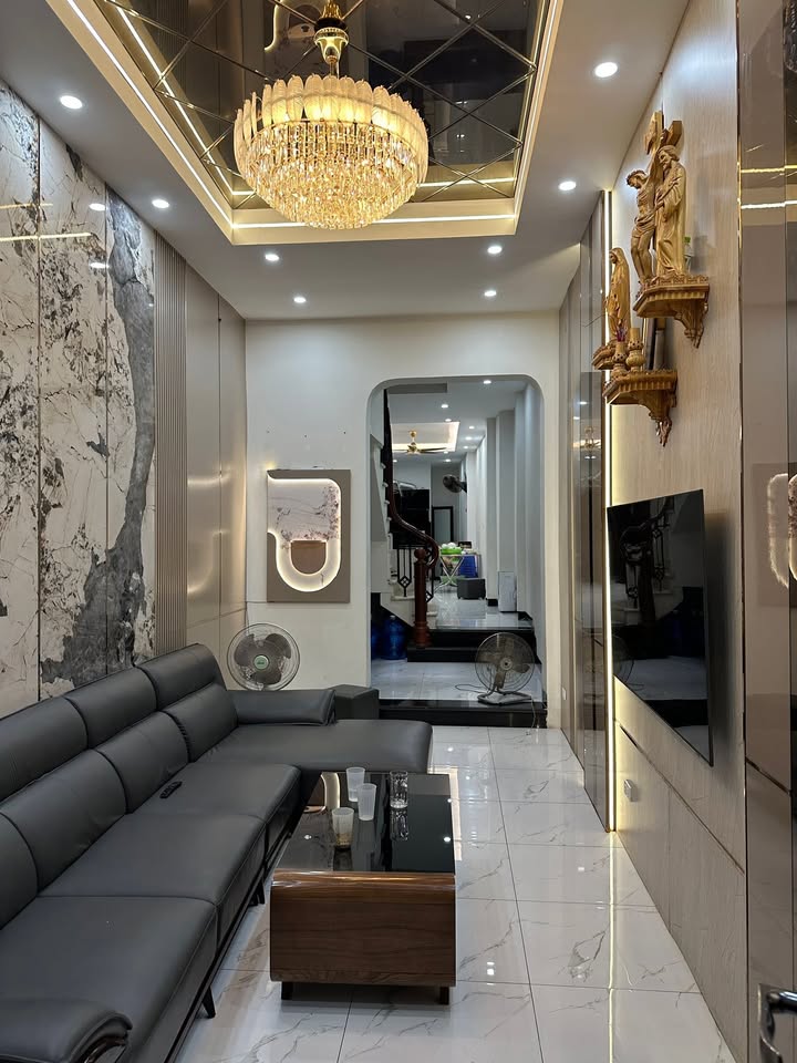 Nhà Đê La Thành 65m² giá thỏa thuận - Đầu tư sinh lời, ô tô đỗ cửa!