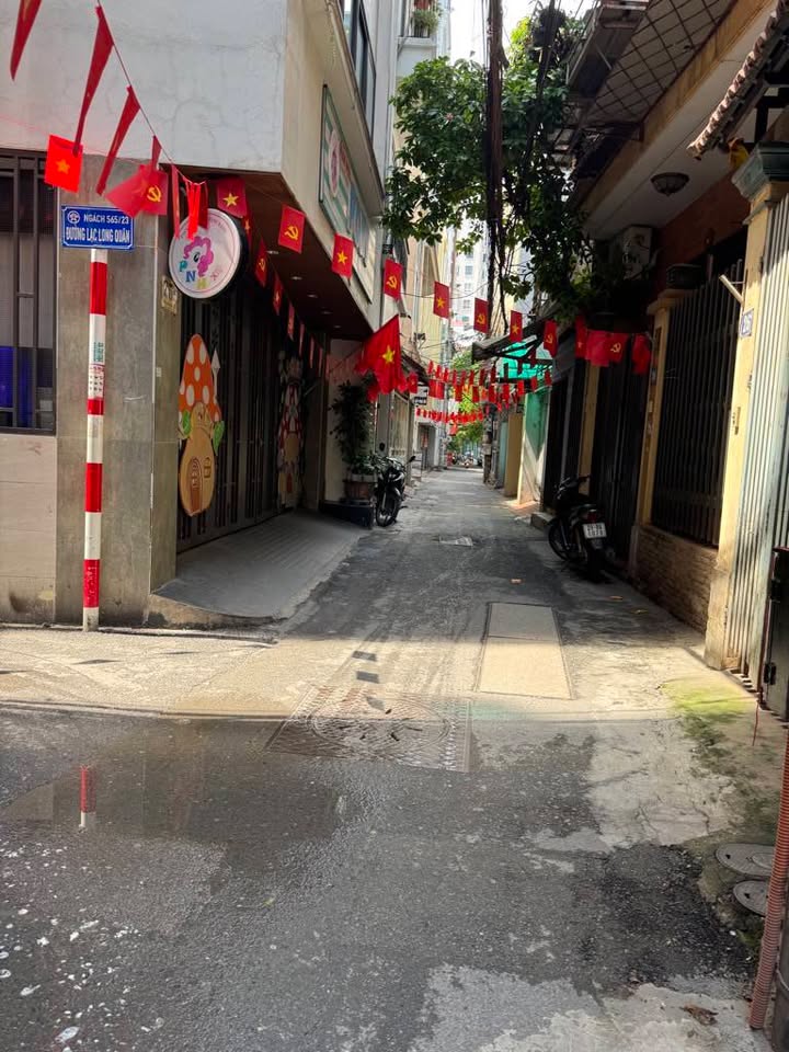 Nhà 4 tầng Lạc Long Quân 55m² giá 17 tỷ - Sổ đỏ chính chủ, ô tô vào tận nhà!