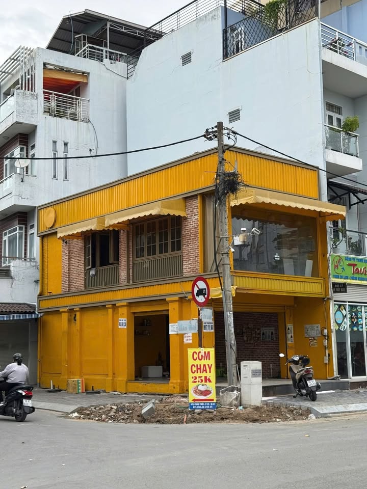 Nhà mặt tiền cho thuê tại đường Cửu Long, quận 10, 40m² - Kinh doanh sầm uất!